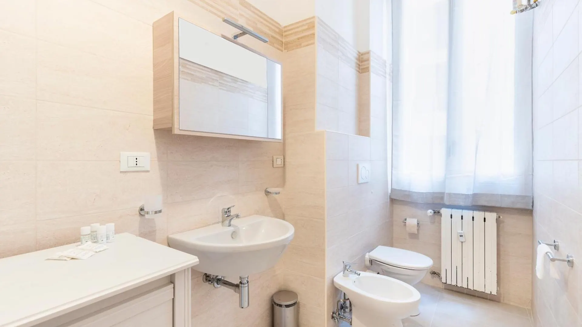 Hostly - Michelangelo Suite Midtown-Center Of Rome Italy