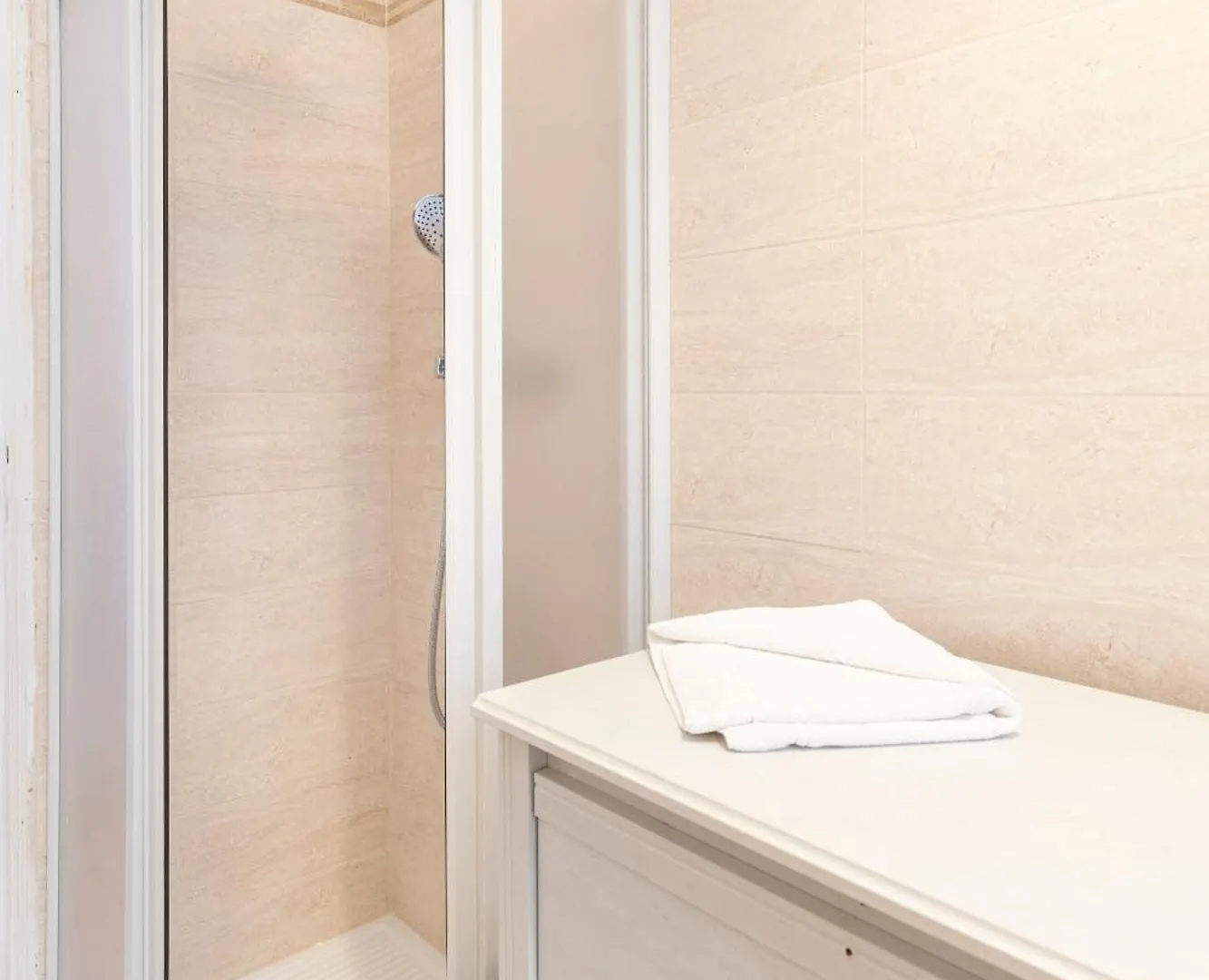 Hostly - Michelangelo Suite Midtown-Center Of Rome Apartment