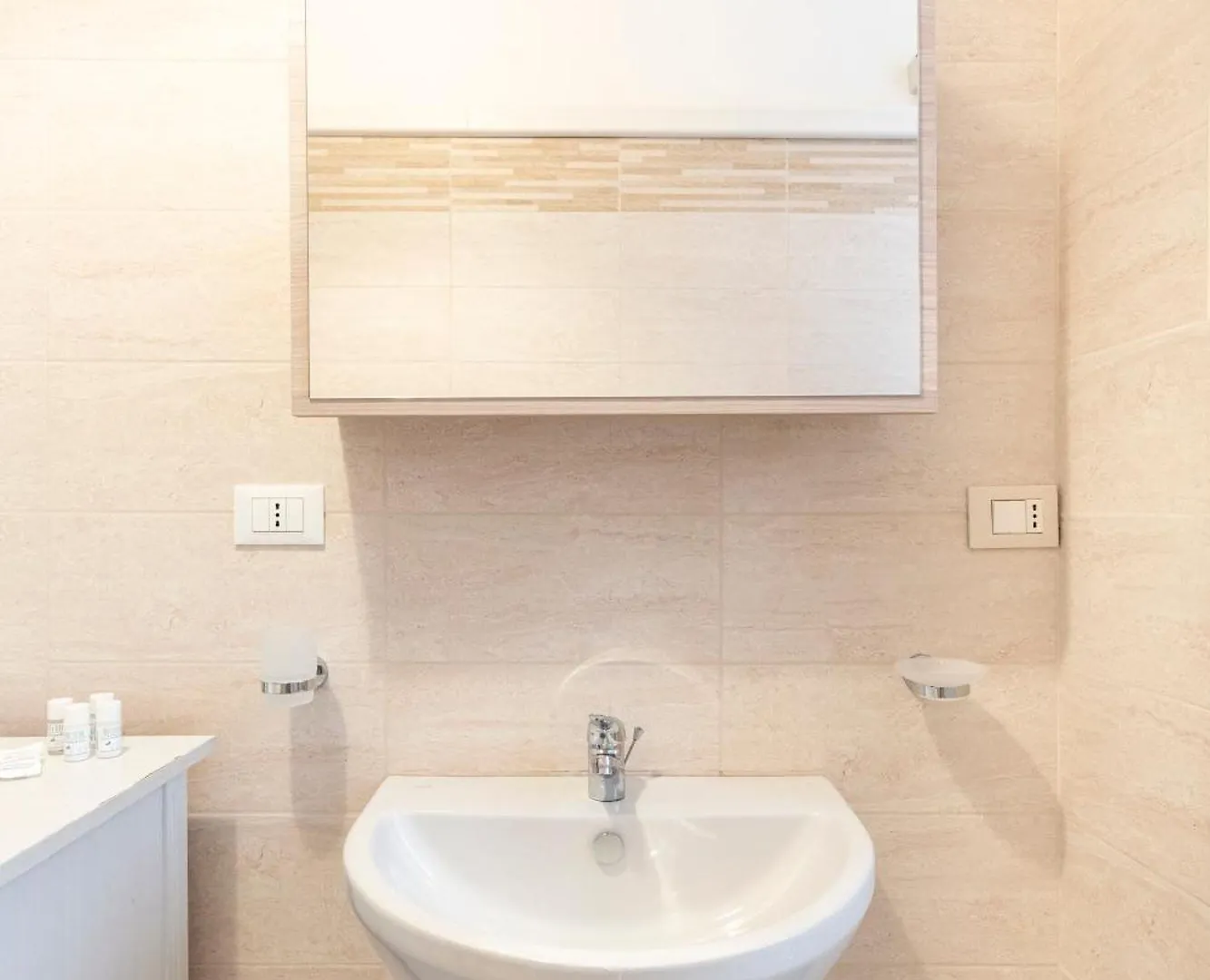 Hostly - Michelangelo Suite Midtown-Center Of Rome 0*,  Italy